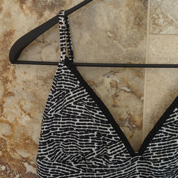 Large Kenneth Cole Reaction Black and White Tankini Swim Top Beach Pool - Picture 2 of 5